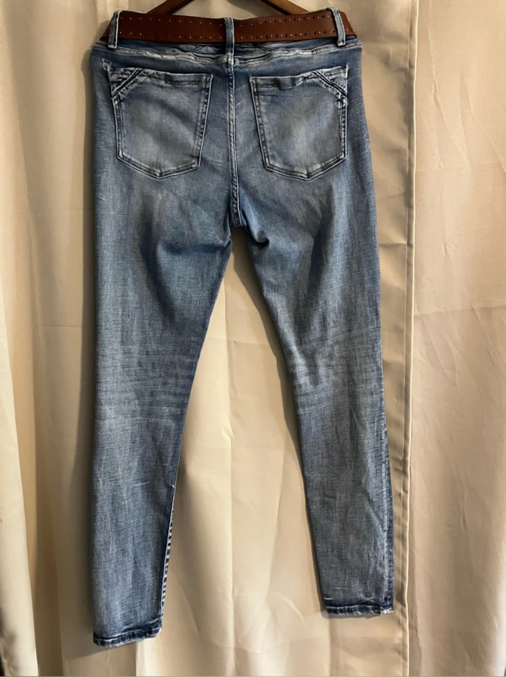 Buckle Black Light Blue Skinny Jeans with Brown Leather Belt - Picture 15 of 16